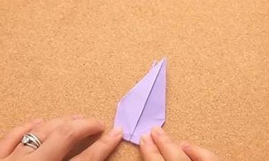带翅膀的礼物折法,带翅膀的爱心折纸怎么折?