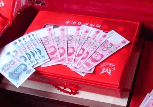 陪嫁箱子里放哪8样东西，结婚压箱底钱能不能花