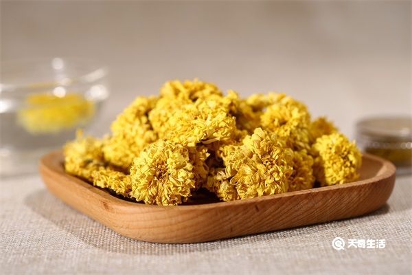 杭白菊枸杞子茶功效 杭白菊枸杞泡水的功效