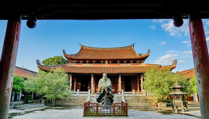 庄子是哪个学派的代表人物 庄子是哪个学派的代表人物?