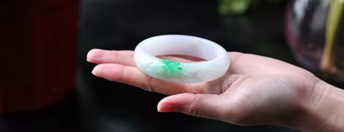 水种翡翠如何鉴别真假的方法(快速识别的技巧分享)