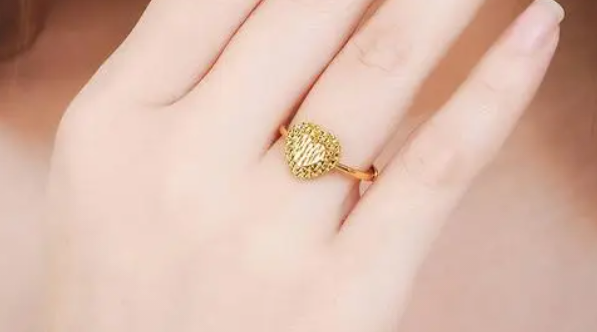 订婚需要准备什么东西（订婚必备10件物品图片）