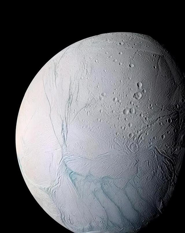 土卫二发现磷元素，天文学家认为，它的冰层之下存在海洋生物