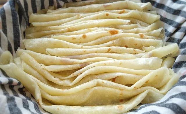40秒出锅快速做饼方法，烙制不用一滴油，柔软劲道，个个鼓起大泡